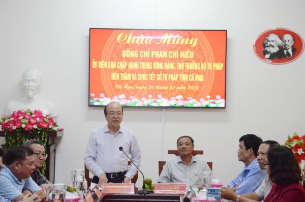 Thứ trưởng Bộ Tư pháp Phan Chí Hiếu thăm Sở Tư pháp tỉnh Cà Mau